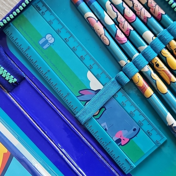 Vintage Disney Winnie The Pooh Pencil, Marker & Agenda Zip Case Set - Picture 4 of 12